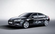 当前模型基于与雪铁龙C5共享的Peugeot-Citroen PF3平台