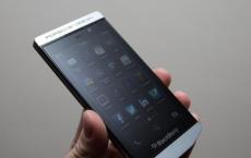 TheVerge发布了一张声称正在开发中的BlackBerry10设备的图像