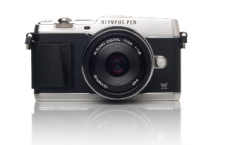 评测Olympus Pen E-P5微型可换镜头与黑莓Leap的价格是多少