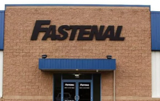 由于安全生产线激增136％ Fastenal裁员400名销售人员