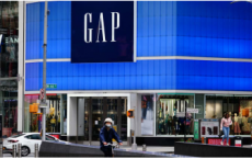 Gap Inc的净销售额从一年前的37.1亿美元降至21.1亿美元