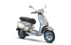 Vespa Elettrica全电动摩托车配备4.3英寸连接系统 行驶